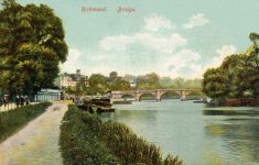 Richmond Bridge from downstream,river view